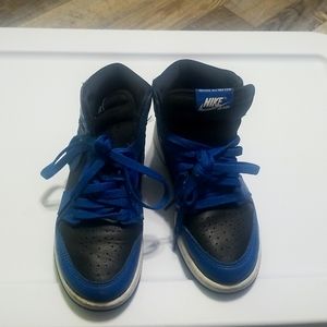 Jordan 1Retro High OG Youth 4, Blue, white,black with box. Great Preloved.